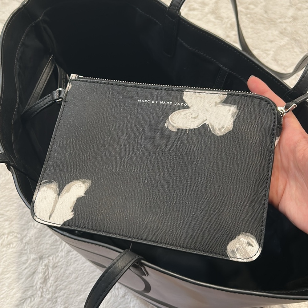 Rare MBMJ - Marc by Marc Jacobs Metropoli Unsmiley Striped Travel Tote and Pouch - Picture 10 of 16
